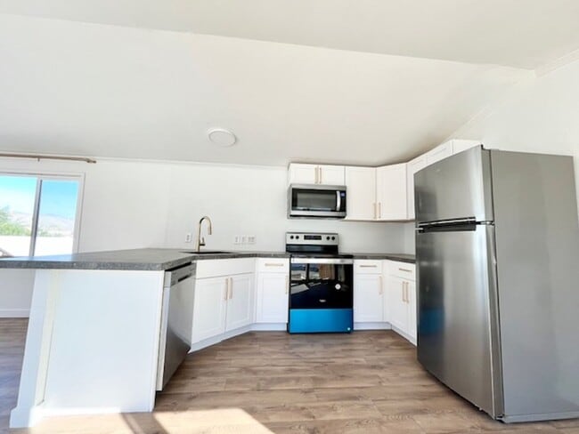 Building Photo - AVAILABLE NOW! BEAUTIFUL 3 Bed 2 Bath Home...