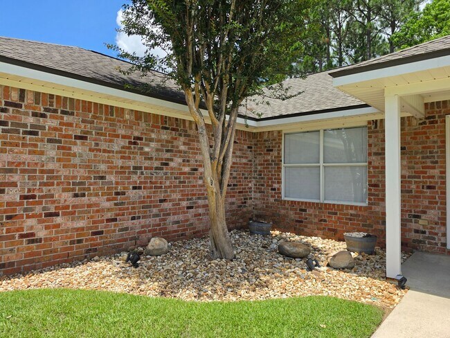 Building Photo - Orange Beach 3/2 with garage in Lauder Place