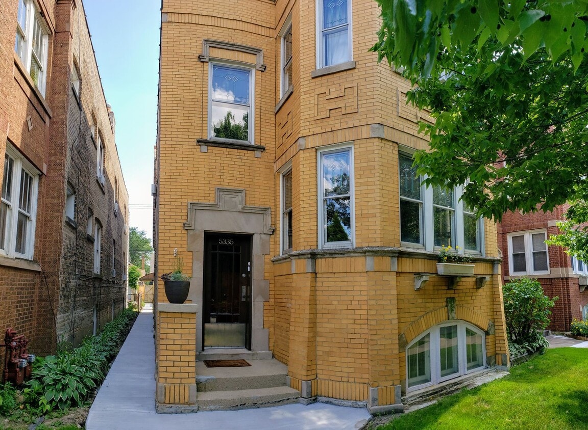 Foto principal - Historic 3 Bedroom in Portage Park