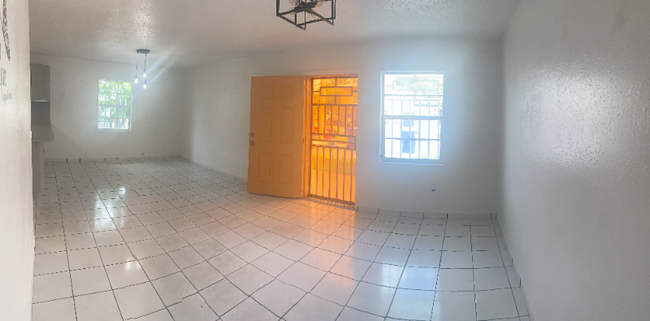 Foto del edificio - 4782 NW Flagler Terrace