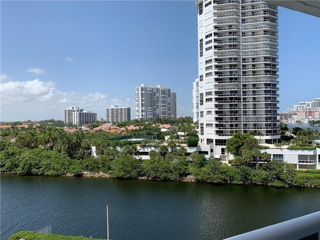 Foto del edificio - 20515 E Country Club Dr