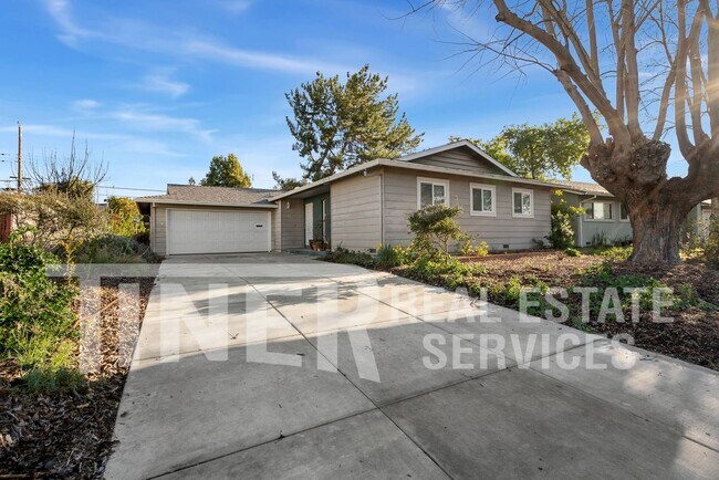 Building Photo - South Land Park 3 Bedroom Gem - Tier 3
