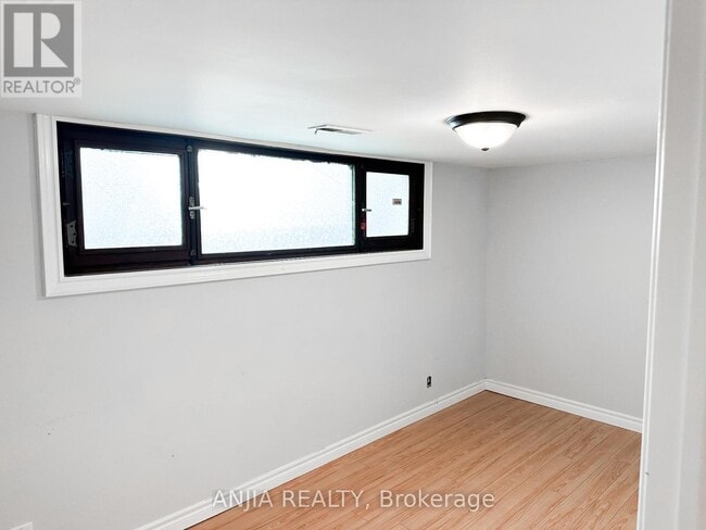 Building Photo - 74 Castle Hill Dr