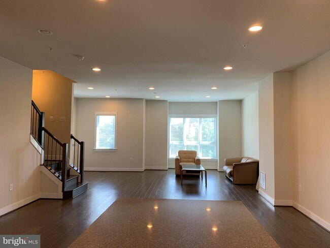 Foto del edificio - 1820 Potomac Ave
