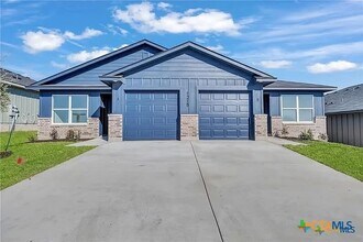 Building Photo - 1215 Concord Dr