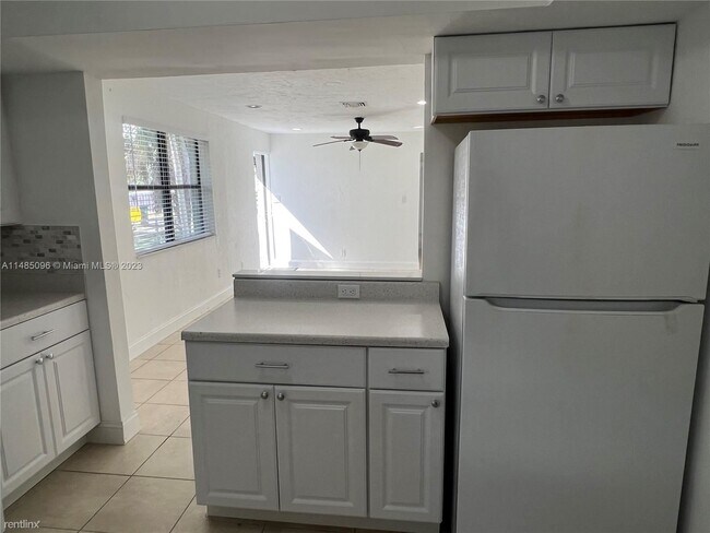 Building Photo - 4 br, 2 bath House - 113 NW 13th Ave Frnt