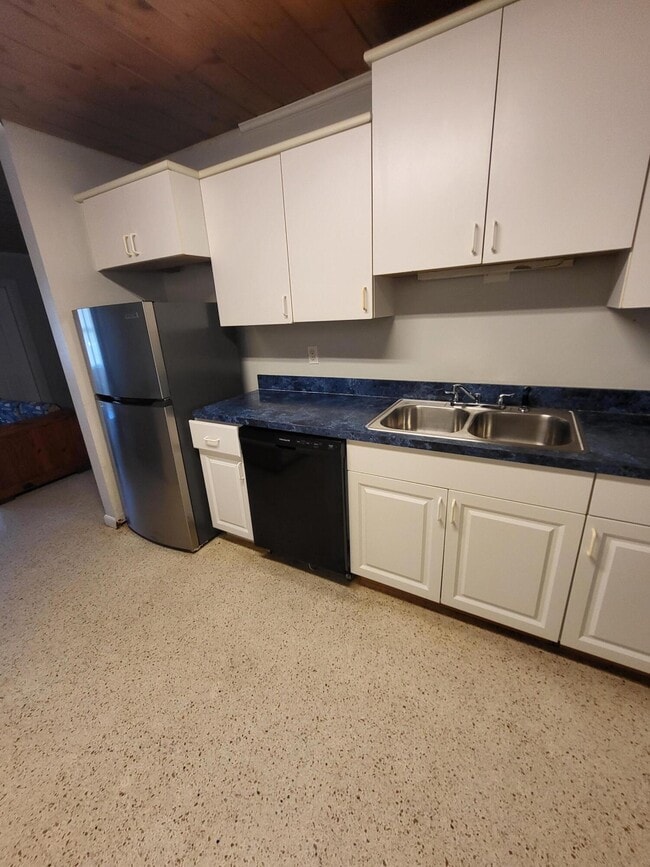 Building Photo - 1169 Seaway Dr