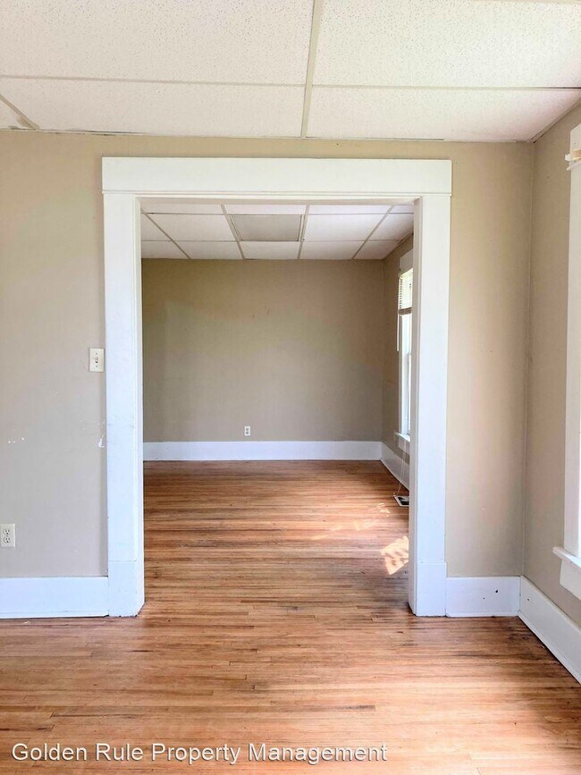 Building Photo - 2 br, 1 bath House - 216 S Plum