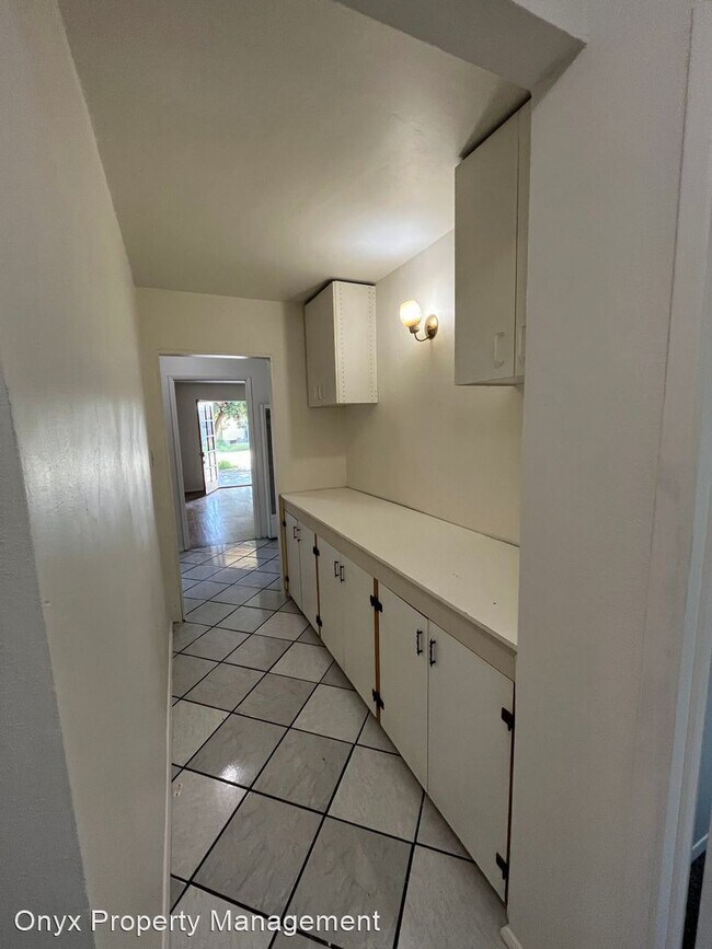 Building Photo - 3 br, 1 bath House - 311 1/2 Sycamore Road
