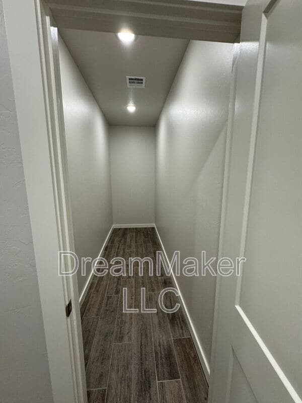 Building Photo - 901 Riva Pkwy