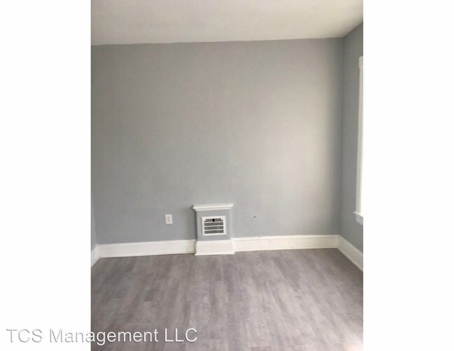 Building Photo - 3 br, 1 bath House - 913 Pine Street