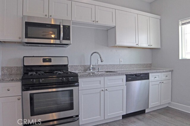 Foto del edificio - 3111 Kenwood Ave