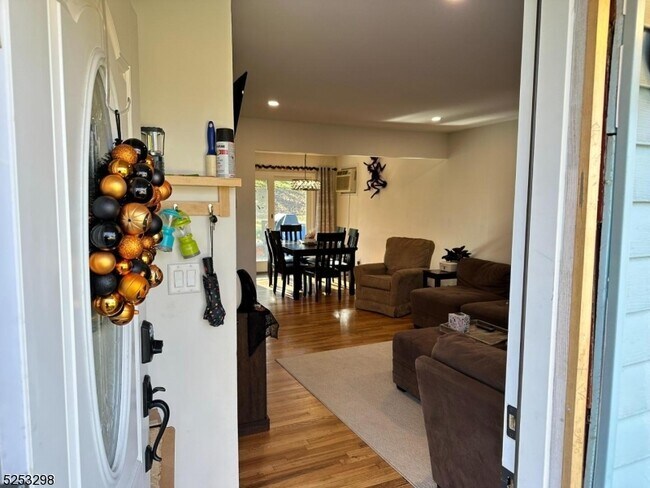 Foto del edificio - 20 White Birch Ln