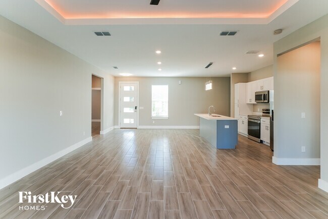 Building Photo - 1666 Redfin Dr