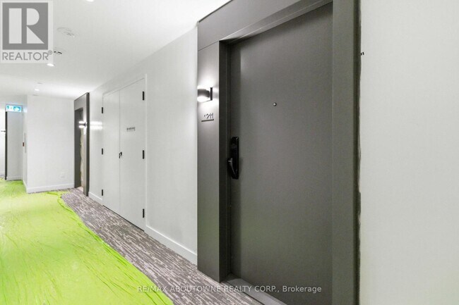 Photo du bâtiment - 2075 Lakeshore Rd.
