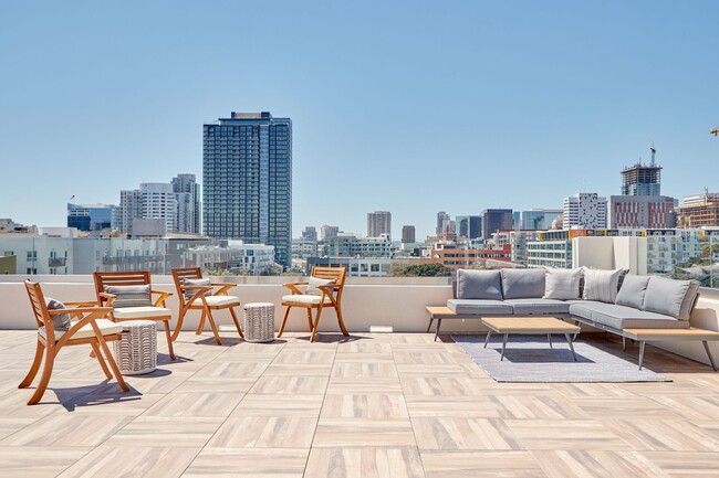 Building Photo - Where Convenience meets Comfort at the Leo