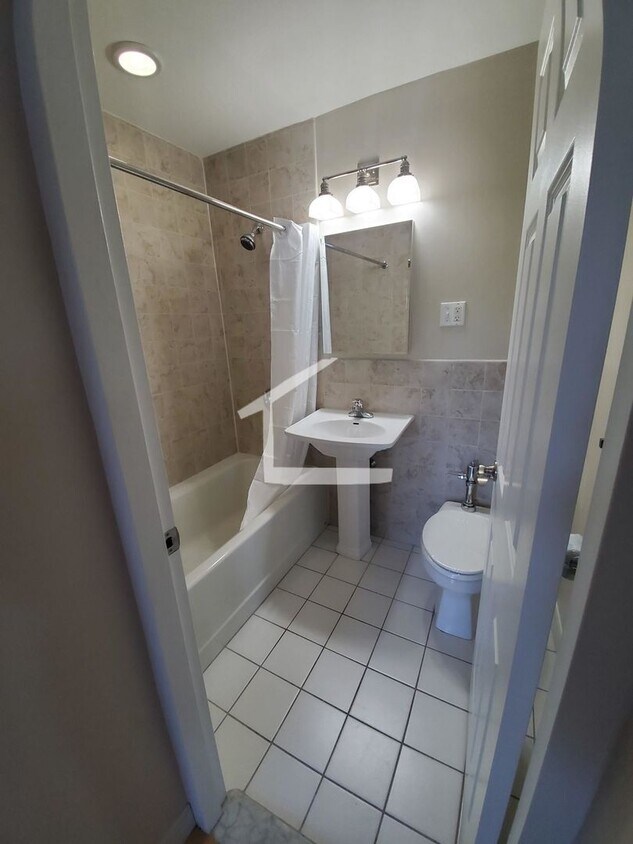 Building Photo - 11 Camelot Ct
