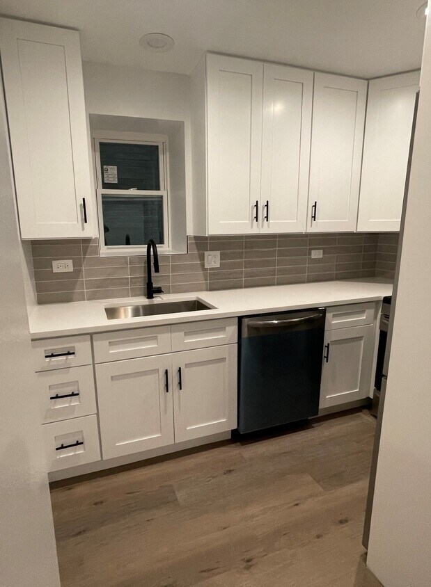 Kitchen - 511 W Barry Ave