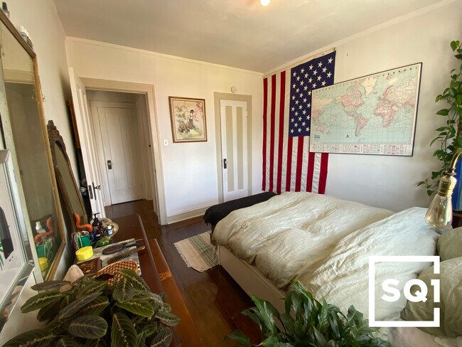 Foto del edificio - 3356 N Claremont Ave