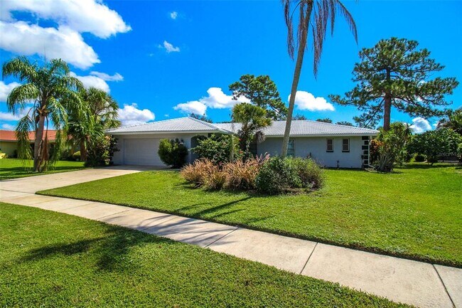 Foto del edificio - 2544 Carlisle Pl