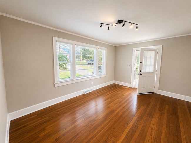 Photo - 38B Wallace Street – Charming Greenville Duplex in a Prime Location House