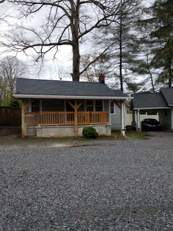 61 Bent Oaks Ln, Hendersonville, NC 28792 House Rental in