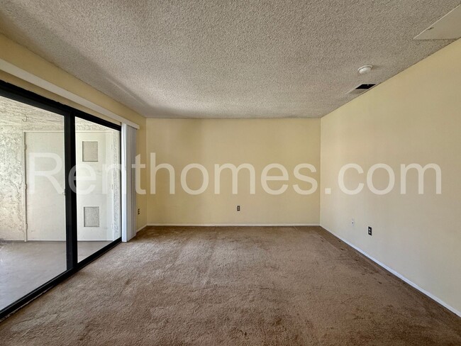Foto del edificio - Mira Mesa, 11179 Camino Ruiz #66 - Central...