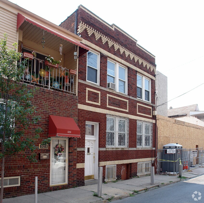 Primary Photo - 529 54th St