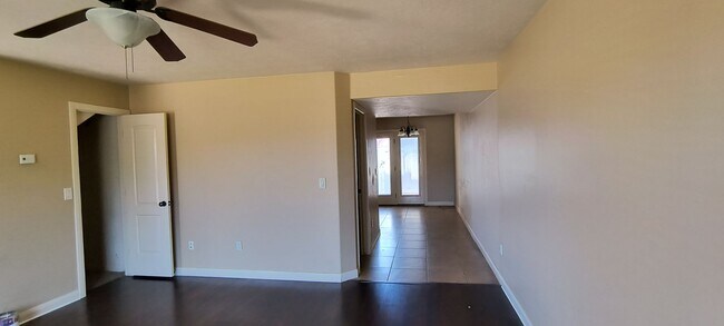 Foto del edificio - 3 bedroom 2.5 bath in Cedar Park right by IHC hospital.