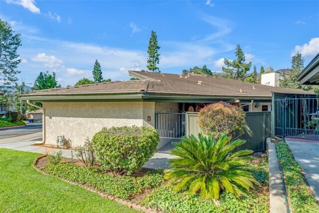 Foto principal - 2435 E Curtis Ct