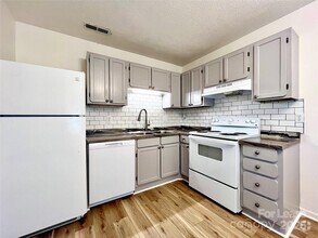 Building Photo - 1433 Riverwood Ct