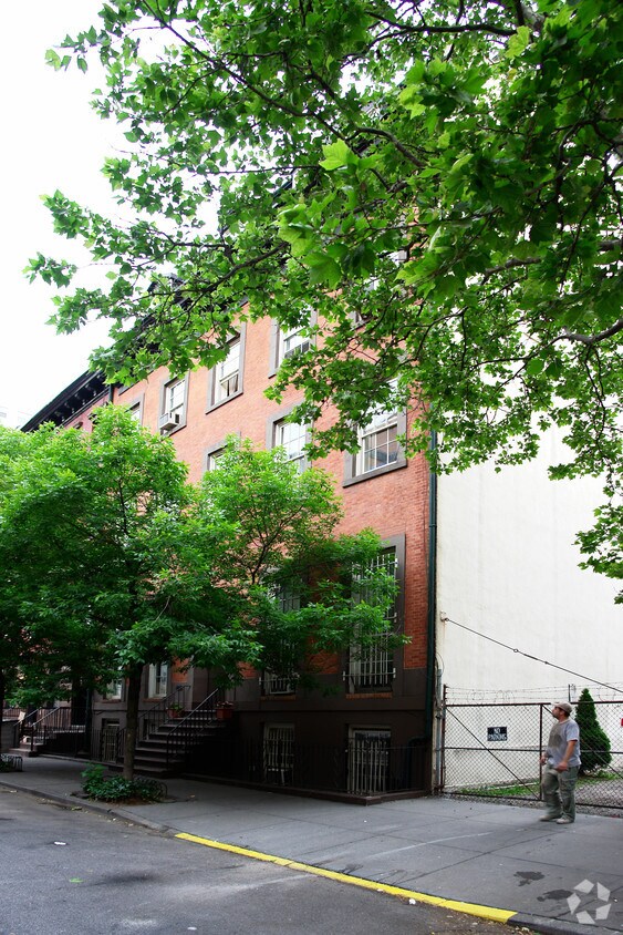 Primary Photo - 414 W 22nd St