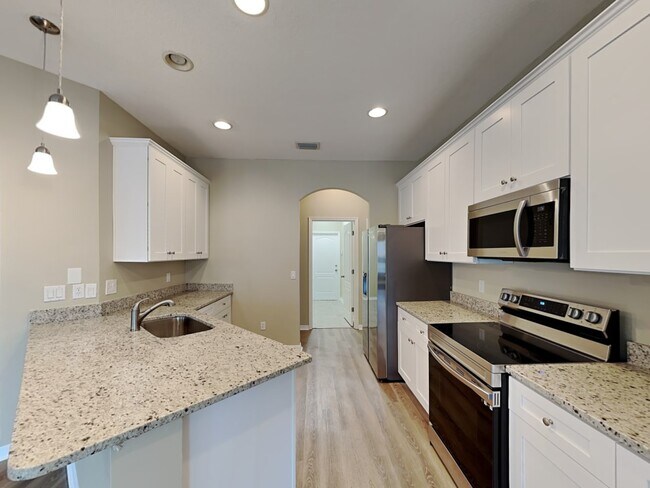 Building Photo - 832 Silvertip Rd