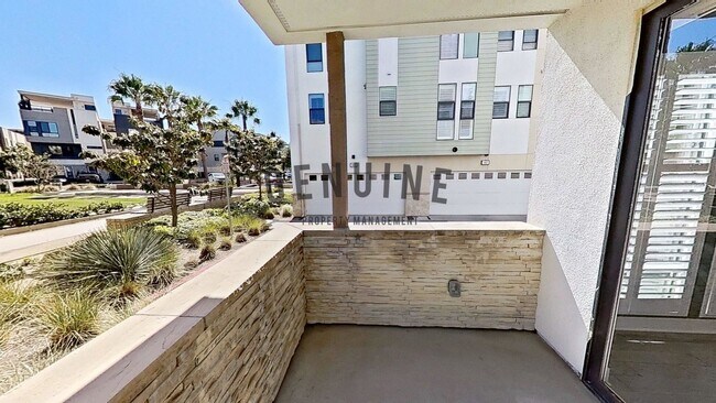 Foto del edificio - Beautifully Furnished 3Bd 3.5Ba Condo in Costa Mesa