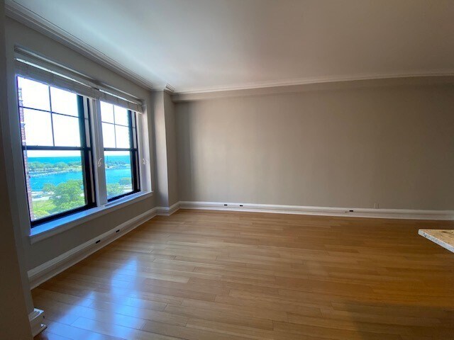 Building Photo - 415 W Belmont Ave