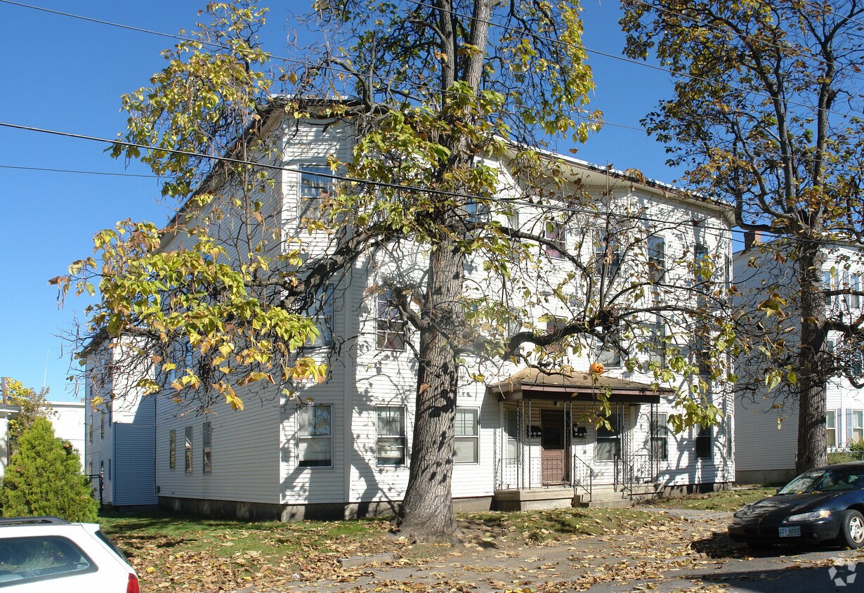 Building Photo - 632 Silver St
