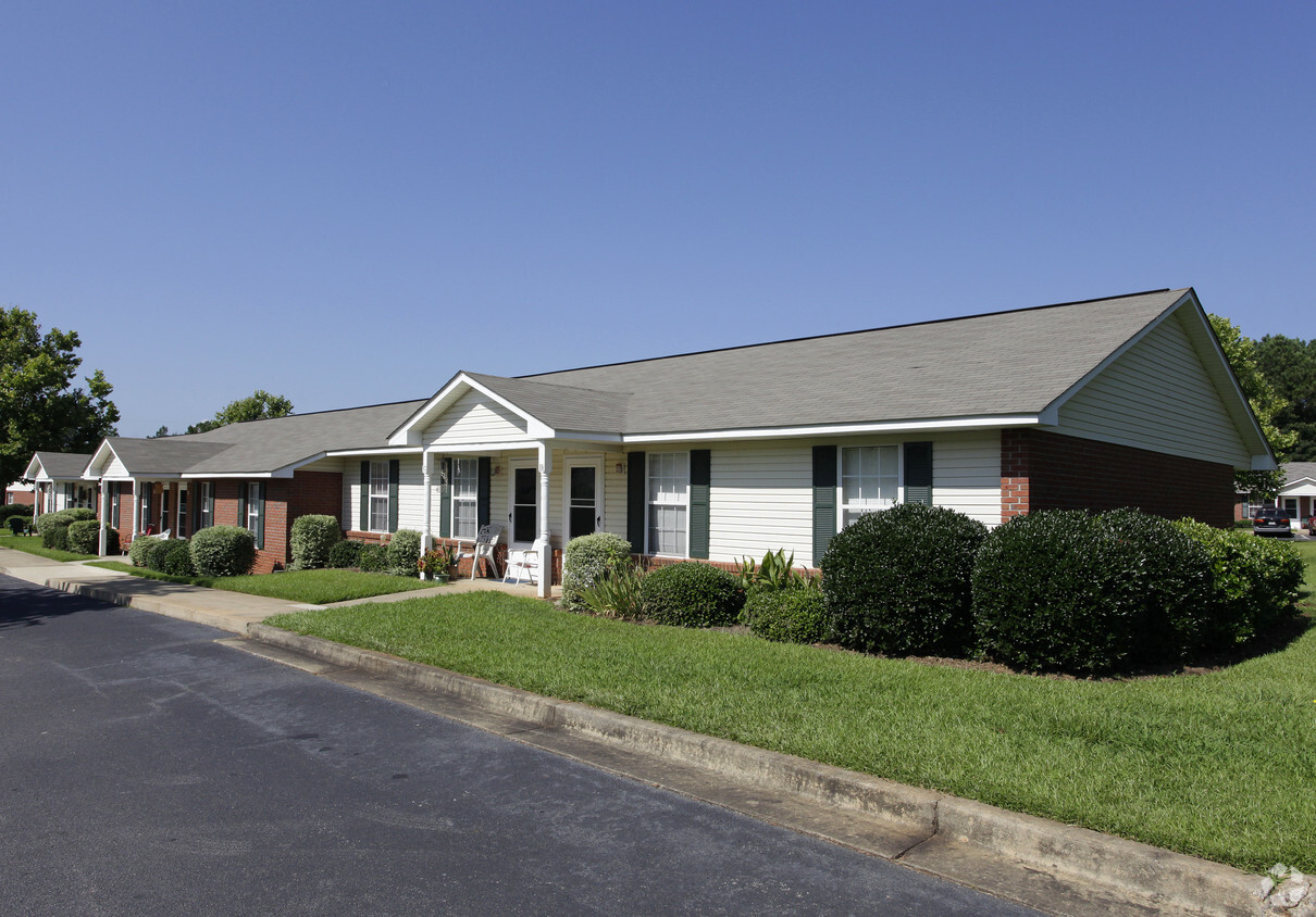 Primary Photo - Pigeon Creek Apartments