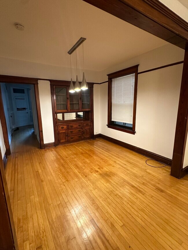 Foto del edificio - 3329 N Kenmore Ave