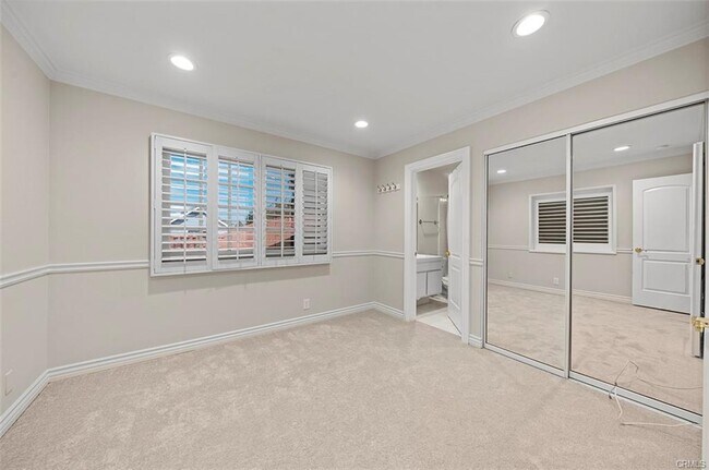 Building Photo - 4771 Lindstrom Ave