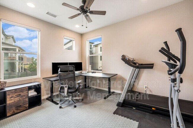 Foto del edificio - 9051 Southurst Ct