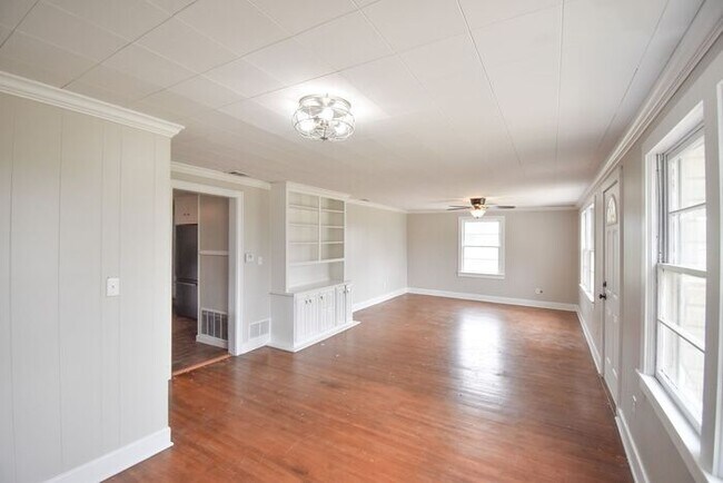 Foto del edificio - 2 Bedroom 1 Bath On Acreage in Lindale ISD!