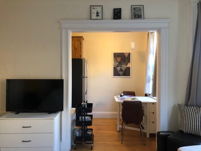 Building Photo - 122 Riverway