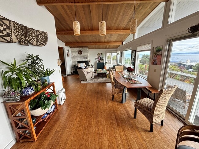 Foto del edificio - 27571 Sandy Shores Dr SW