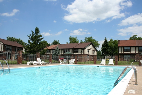 Piscina - London Towne Apartments