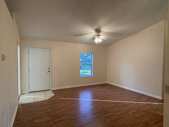 Building Photo - Lovely 3/2 in Lehigh Woods