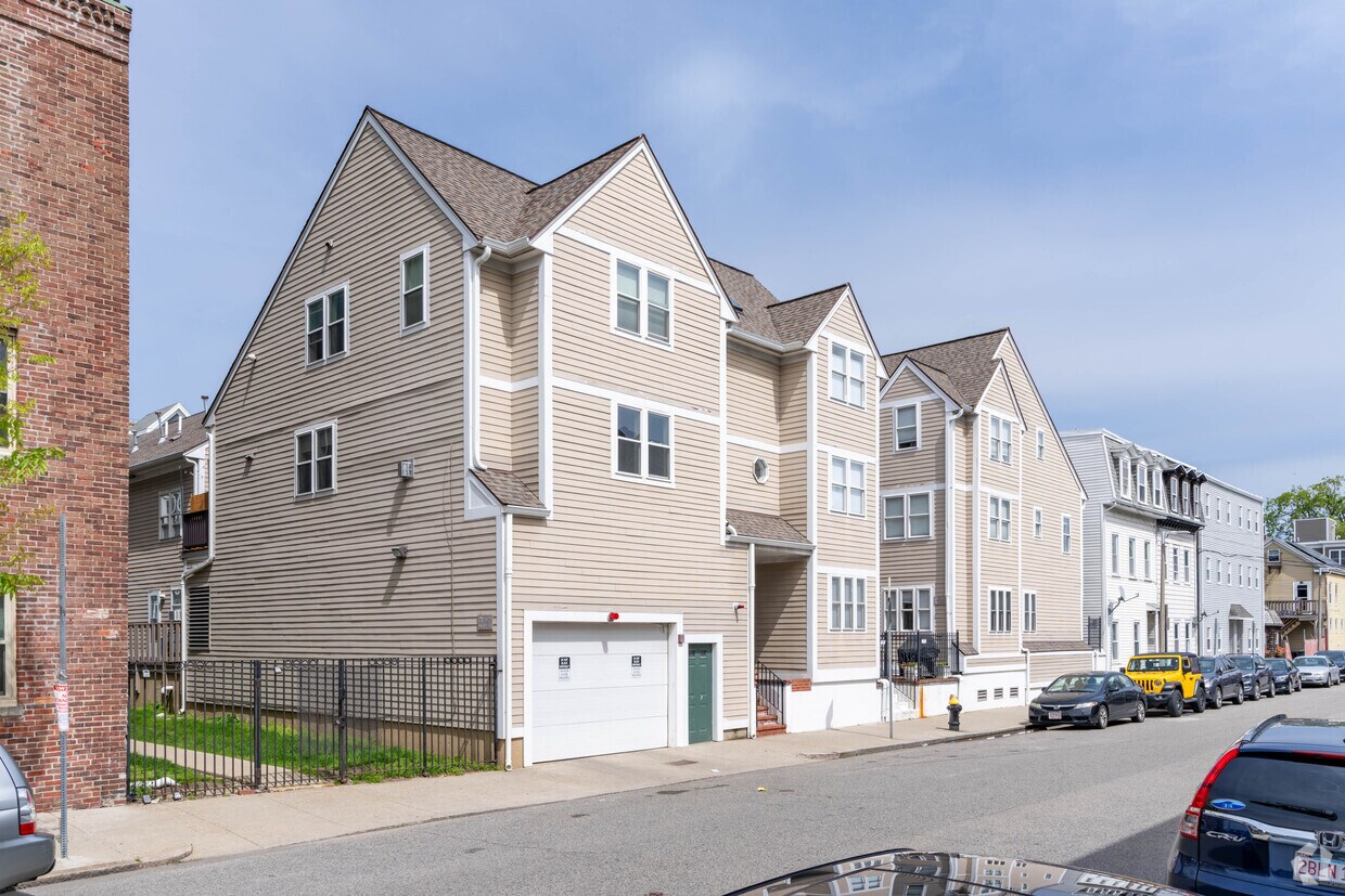 122-136 W 7th Street is located in South Boston. - Tudor Commons
