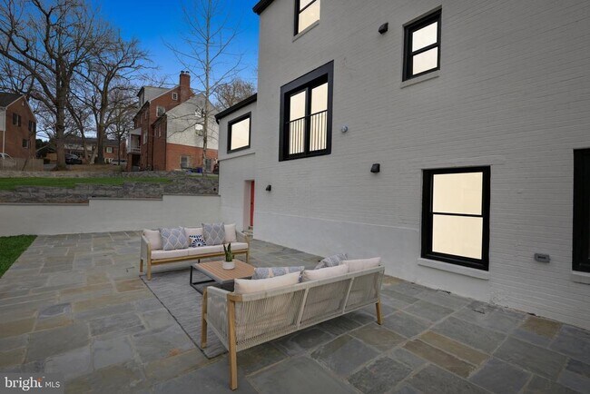 Foto del edificio - 9200 Cedar Ln
