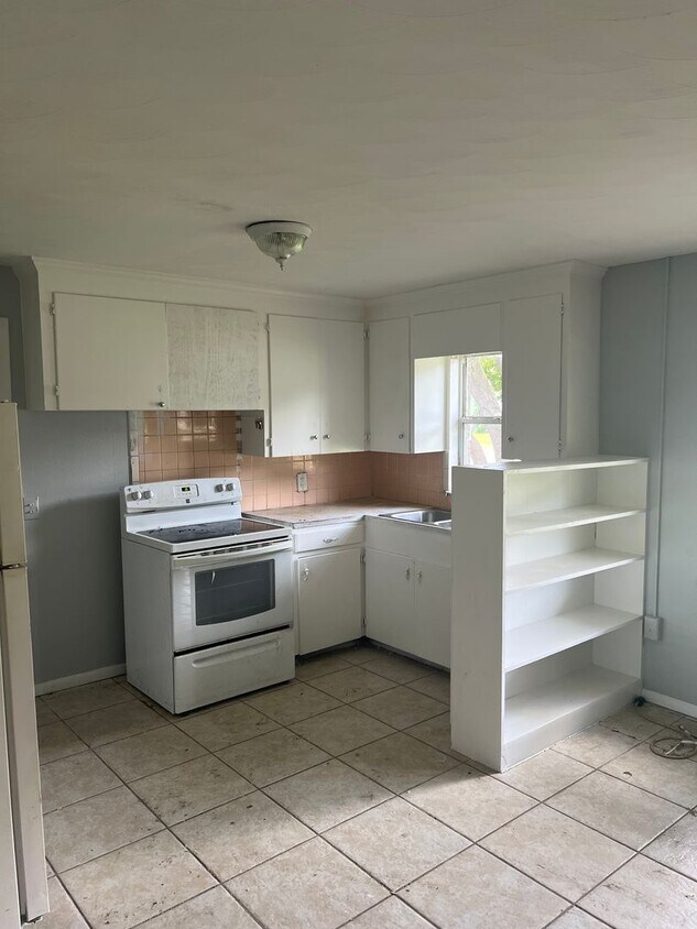 Primary Photo - Great 1BR Duplex Walking Distance From Dow...