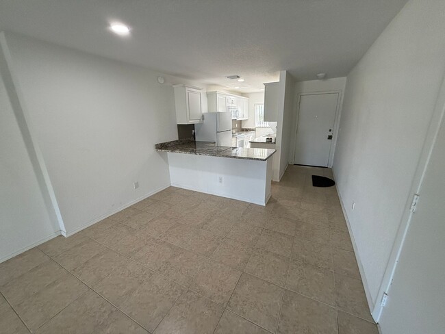 Building Photo - 1 Bed/1 Bath, 2nd Floor condo at Altamonte...