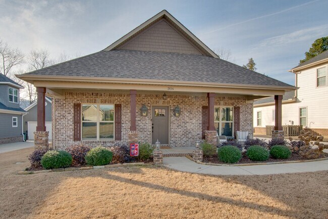 Building Photo - Adoreable 3 Bedroom 2 Bathroom Home in Nat...
